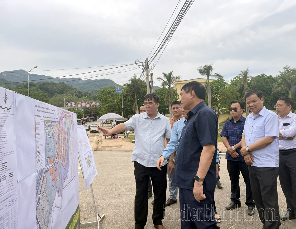 Bí thư Tỉnh ủy Trần Quốc Cường kiểm tra một số dự án trên địa bàn huyện Điện Biên Đông