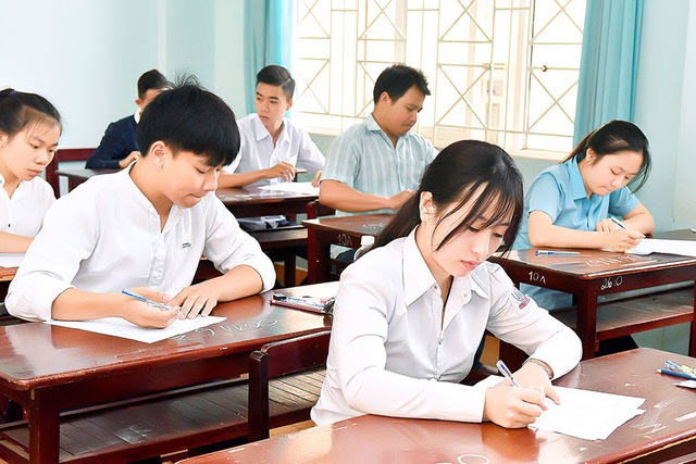 Thi tốt nghiệp THPT 2025: Học sinh chọn môn thi trong số các môn học lựa chọn