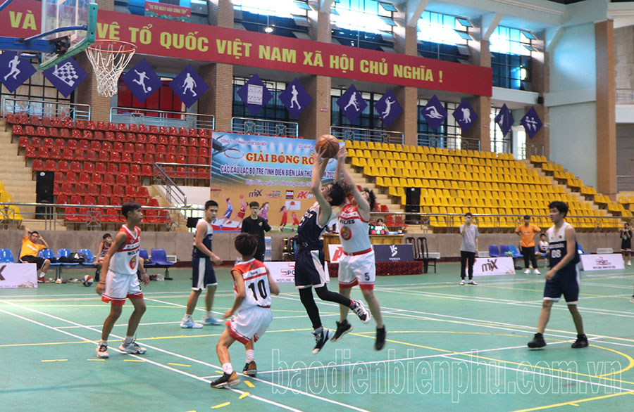 Gần 200 vận động viên tham gia Giải bóng rổ các Câu lạc bộ trẻ tỉnh Điện Biên