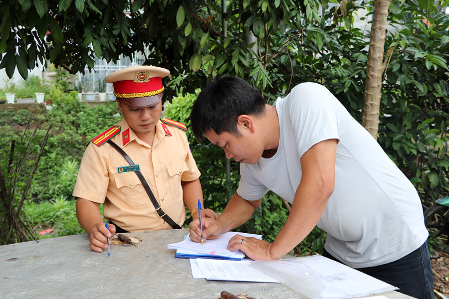 Cần quyết liệt xử lý tình trạng dừng, đỗ xe trái quy định