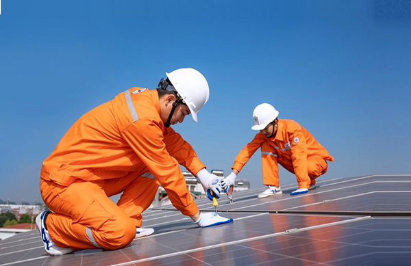 Phát triển điện mặt trời mái nhà: Kiểm soát để bảo đảm an toàn