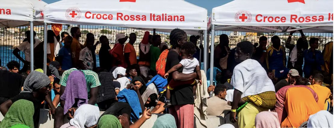Italia thông qua các biện pháp cứng rắn để ngăn chặn làn sóng di cư bất hợp pháp
