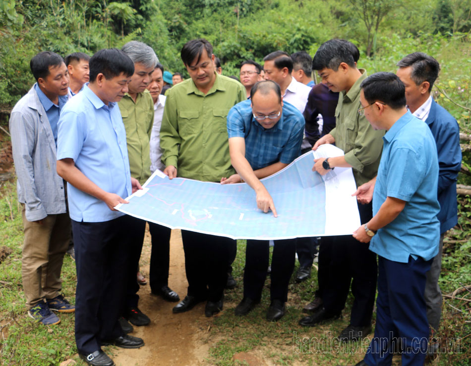 Chủ tịch UBND tỉnh Lê Thành Đô kiểm tra thực địa một số dự án trên địa bàn huyện Tuần Giáo