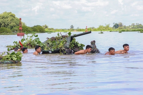 Huấn luyện sát địa bàn, đáp ứng yêu cầu nhiệm vụ