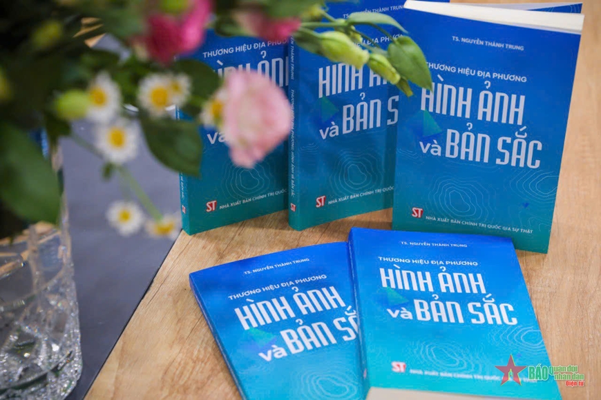 Ra mắt sách "Thương hiệu địa phương: Hình ảnh và bản sắc"