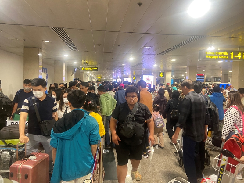 Hơn 150 nghìn lượt khách qua sân bay Tân Sơn Nhất trong ngày 16/2