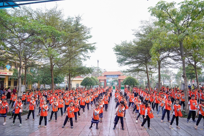 Tiết mục đồng diễn flashmob kỷ niệm 70 năm chiến thắng Điện Biên Phủ xác lập kỷ lục Việt Nam