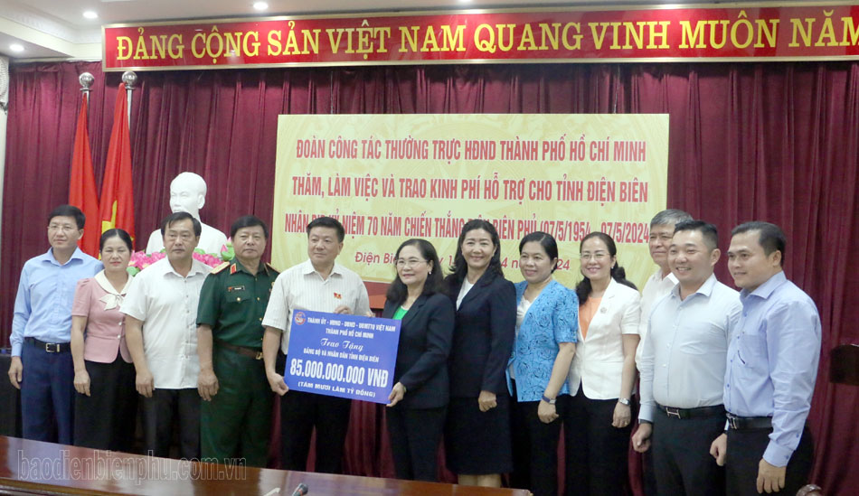 Thường trực HĐND TP. Hồ Chí Minh thăm, trao kinh phí hỗ trợ Điện Biên
