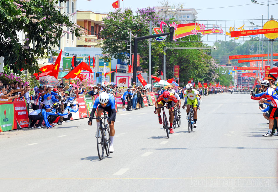 Hoàn thành chặng đua thứ 4 Cuộc đua xe đạp “Về Điện Biên Phủ - 2024, Cúp Báo Quân đội nhân dân”