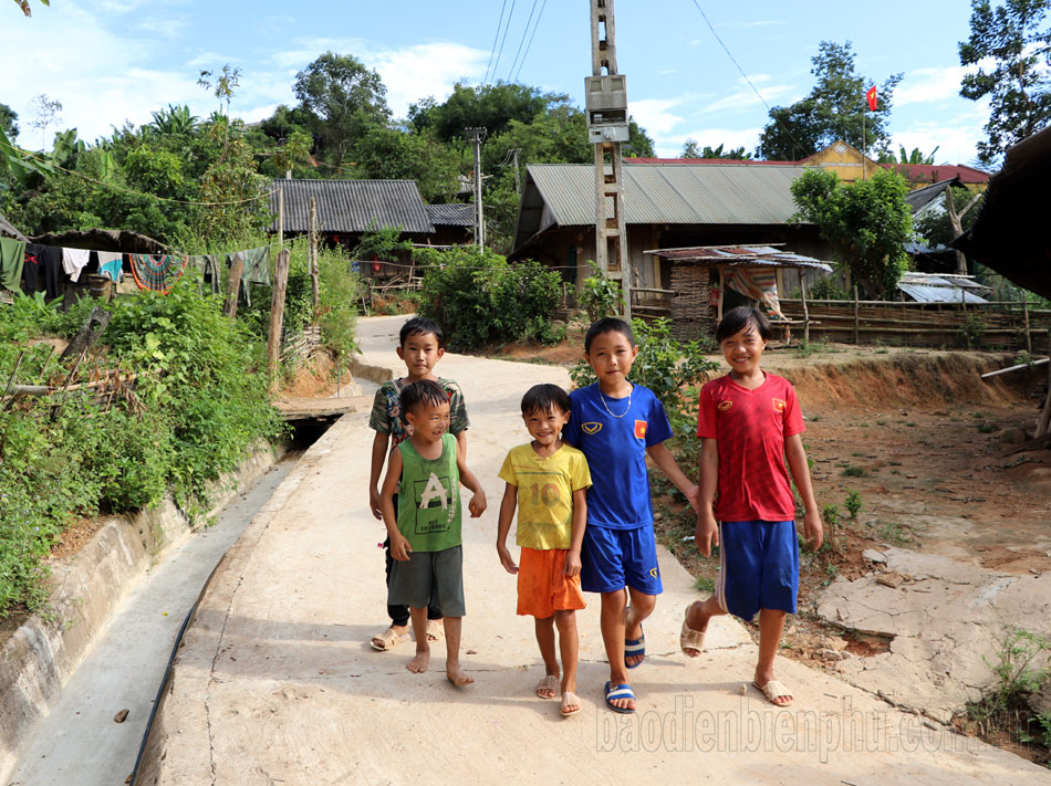 Chú trọng phát triển giao thông nông thôn