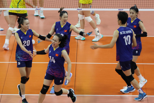 Thắng dễ Australia, tuyển bóng chuyền nữ Việt Nam vào chung kết AVC Challenge Cup