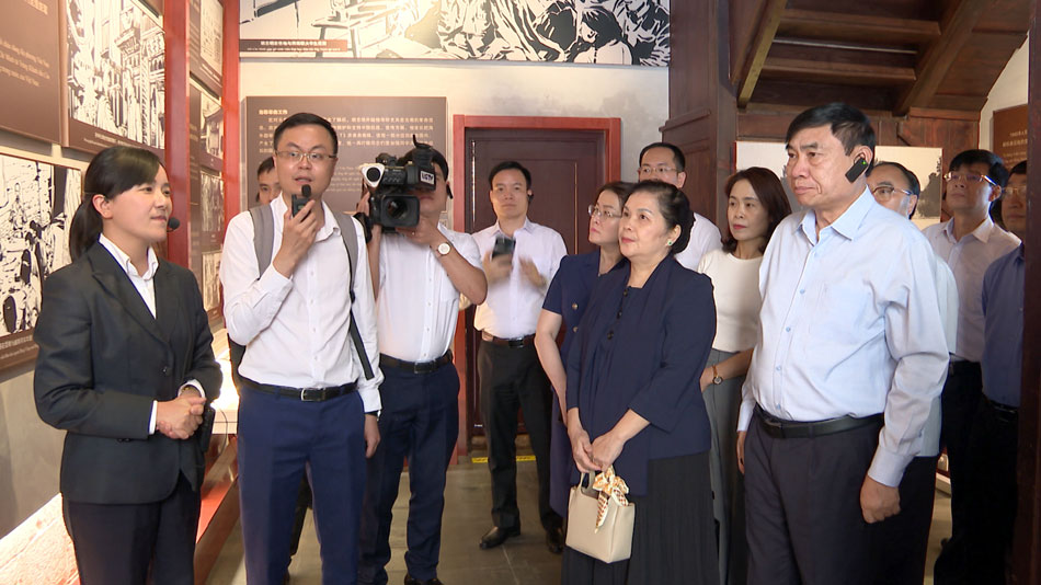 Đoàn đại biểu các tỉnh: Điện Biên, Lai Châu, Hà Giang thăm khu di tích Chủ tịch Hồ Chí Minh tại Côn Minh