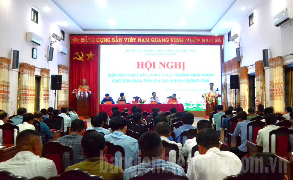 Huyện Mường Chà gặp mặt, đối thoại chức sắc, trưởng nhóm tôn giáo