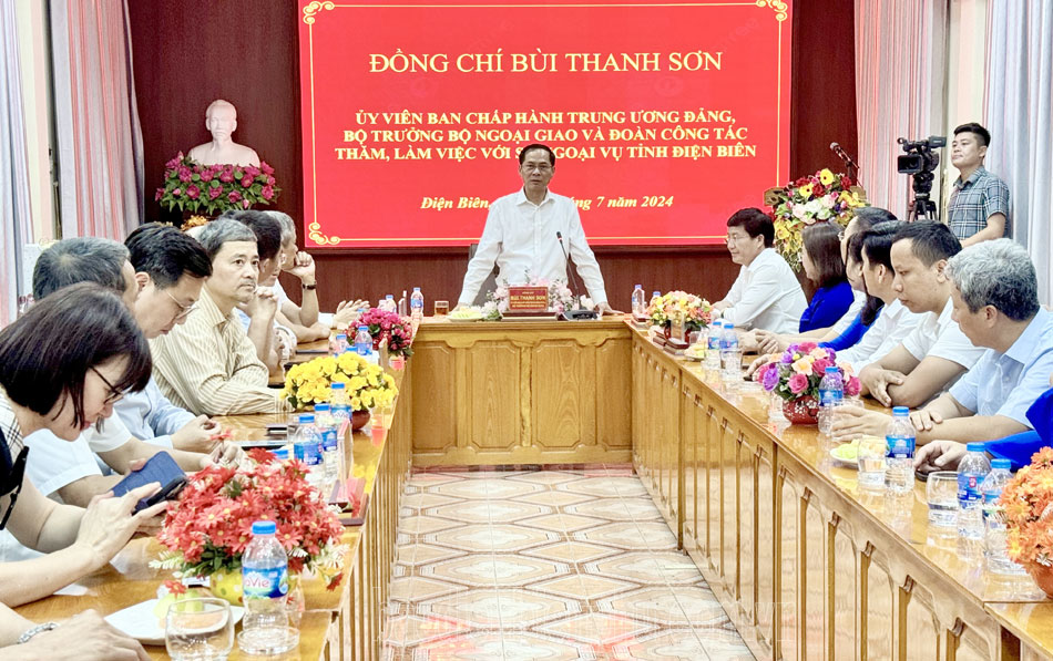 Bộ trưởng Bộ Ngoại giao Bùi Thanh Sơn làm việc với Sở Ngoại vụ tỉnh Điện Biên