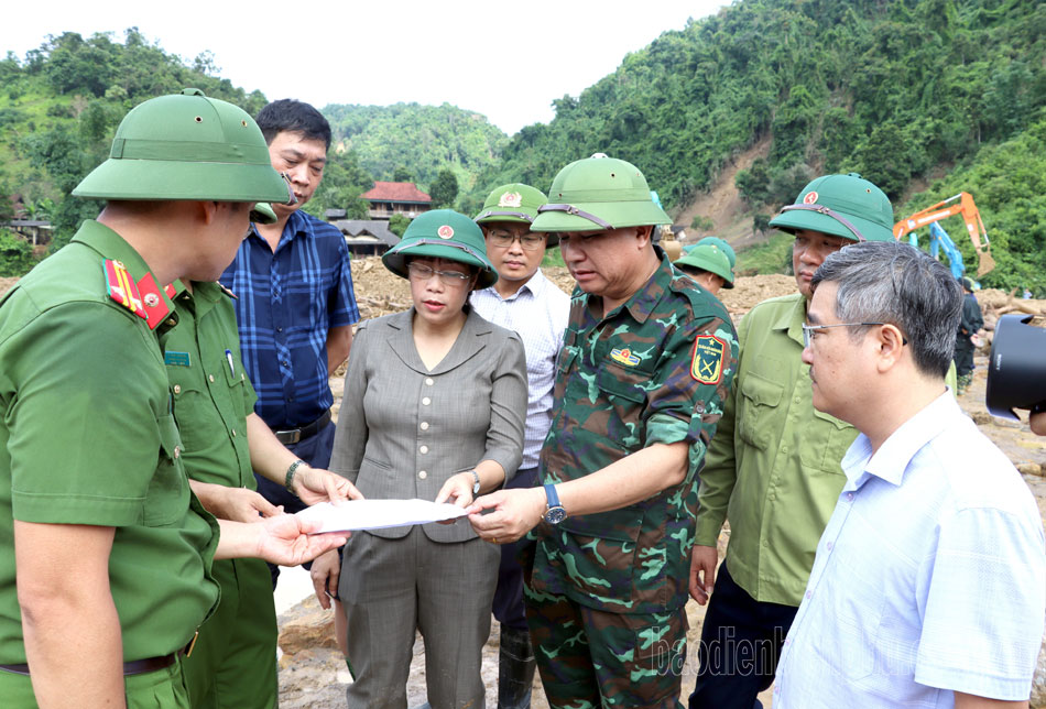 Phó Chủ tịch UBND tỉnh Lò Văn Tiến kiểm tra công tác khắc phục thiệt hại mưa lũ và an toàn hồ đập