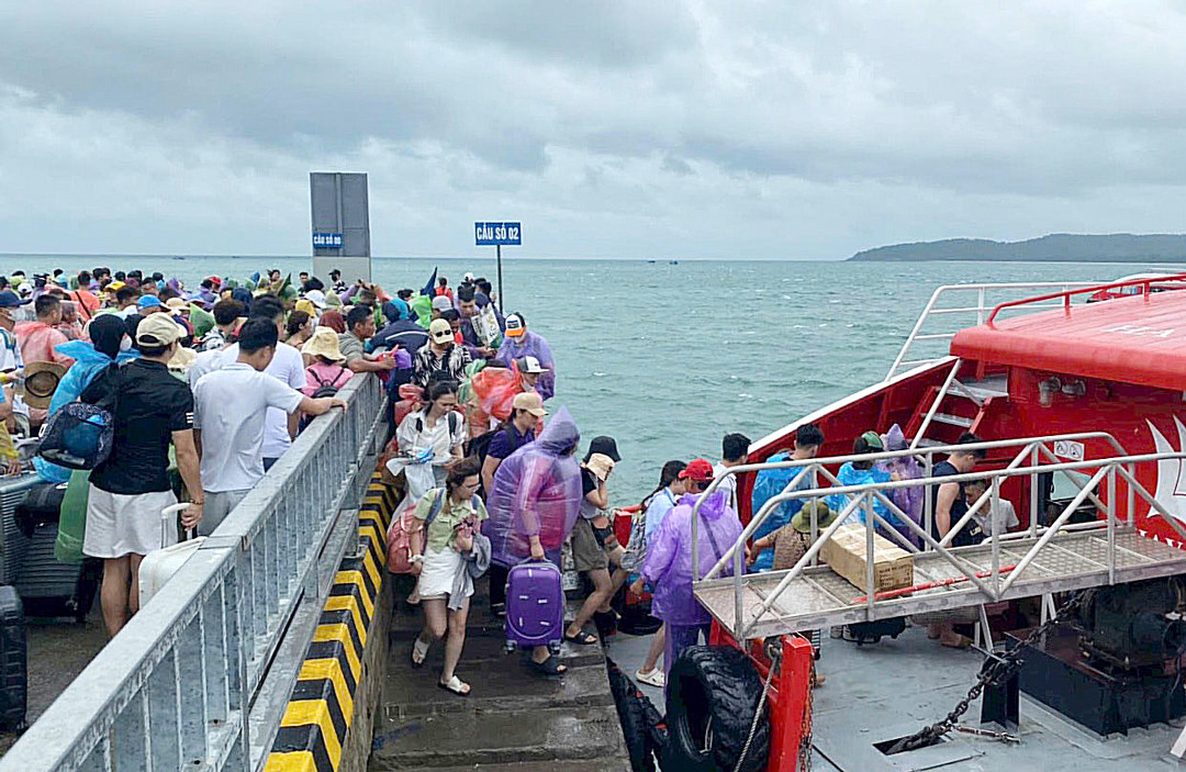 Du lịch trong mùa mưa bão: Bảo đảm an toàn cho du khách