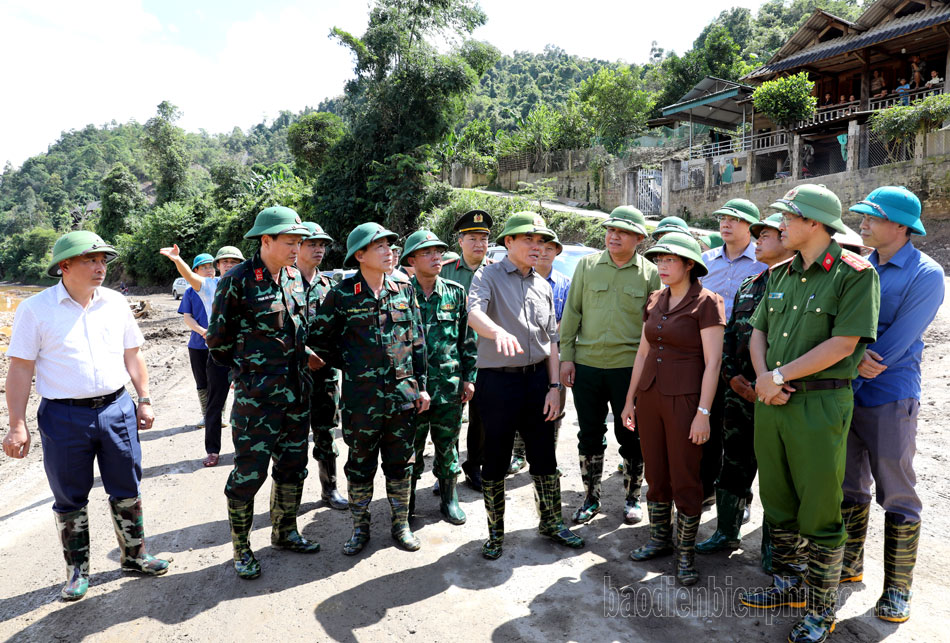 Phó Thủ tướng Chính phủ Trần Lưu Quang kiểm tra công tác khắc phục hậu quả lũ quét tại Mường Pồn