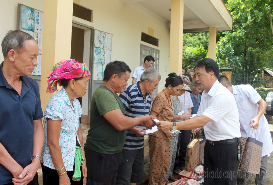 Sở Y tế thăm, tặng quà bệnh nhân Khu điều trị phong