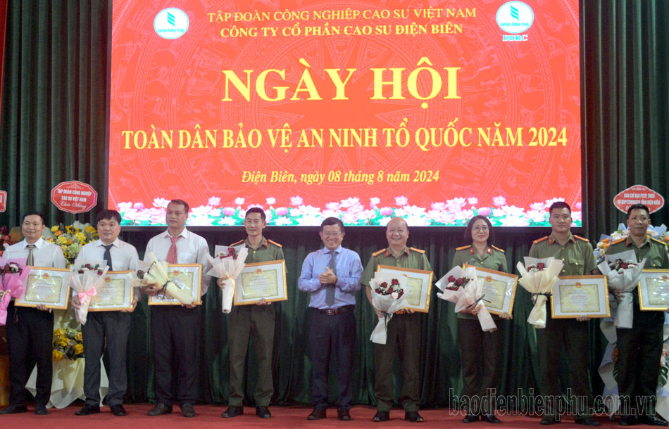 Ngày hội "Toàn dân bảo vệ an ninh Tổ quốc" ở Công ty Cao su Điện Biên