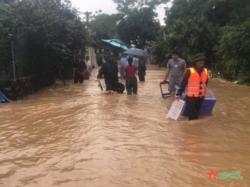 Tạm dừng việc kho, lo chống lũ