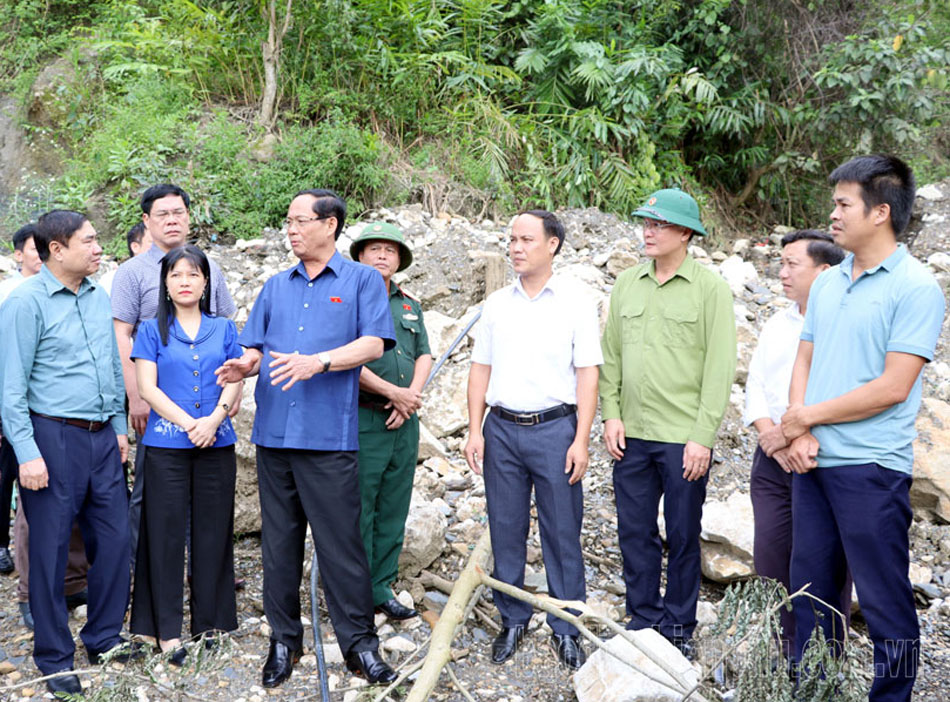 Thượng tướng Trần Quang Phương, Phó Chủ tịch Quốc hội kiểm tra tình hình thiệt hại mưa lũ tại tỉnh Điện Biên