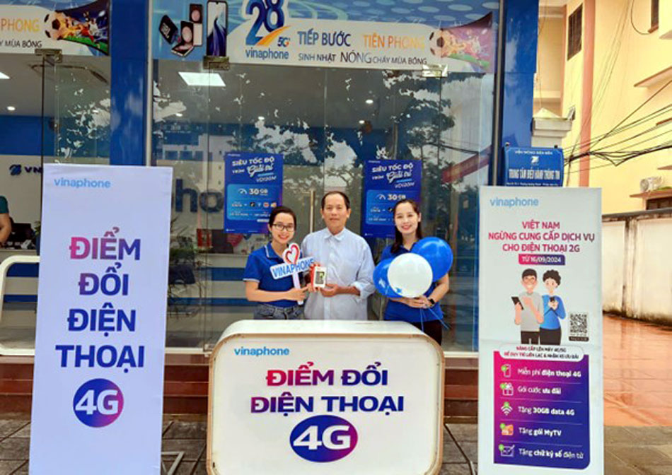 VNPT - VinaPhone Điện Biên hỗ trợ khách hàng đổi máy 2G sang máy 4G