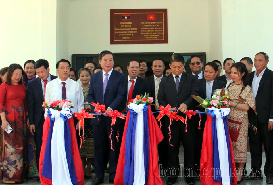 Đoàn đại biểu tỉnh Điện Biên dự Lễ khánh thành Bệnh viện huyện Phôn Thong, nước CHDCND Lào