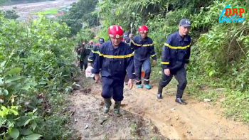 “Vì nước quên thân, vì dân phục vụ”